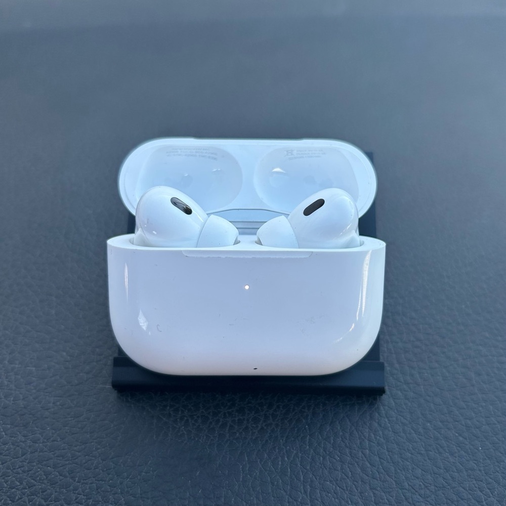 New Apple AirPod Pros | 2nd Generation | w/ MagSafe Wireless Charging Case